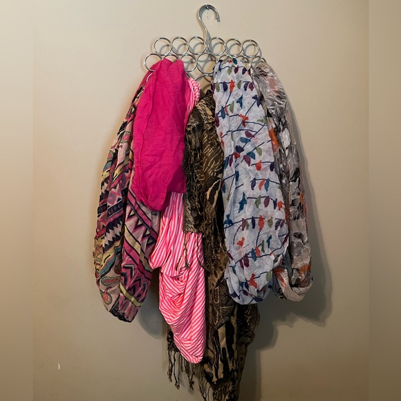 Set of 7 Scarfs and a Scarf Hanger - Picture 1 of 9
